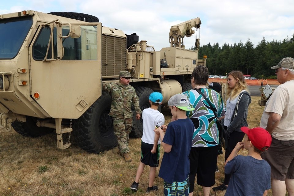 364th ESC soldiers support Arlington Fly-In