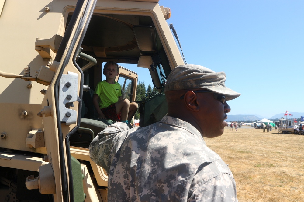 364th ESC soldiers support Arlington Fly-In