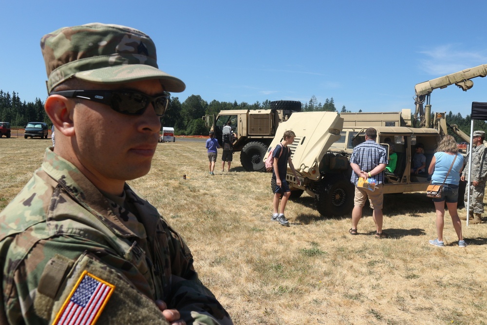 364th ESC soldiers support Arlington Fly-In