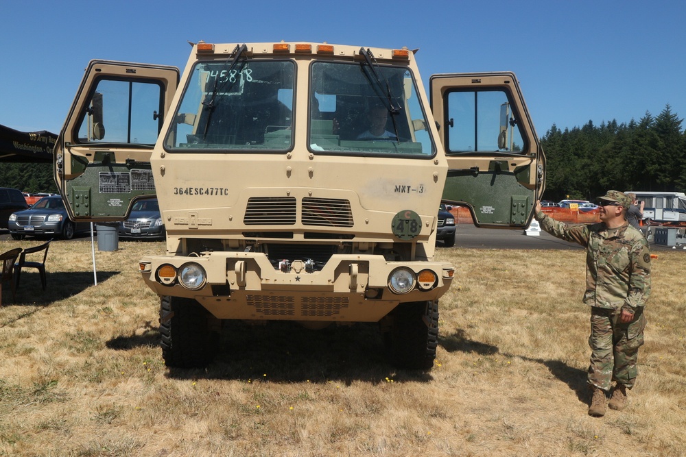 364th ESC soldiers support Arlington Fly-In