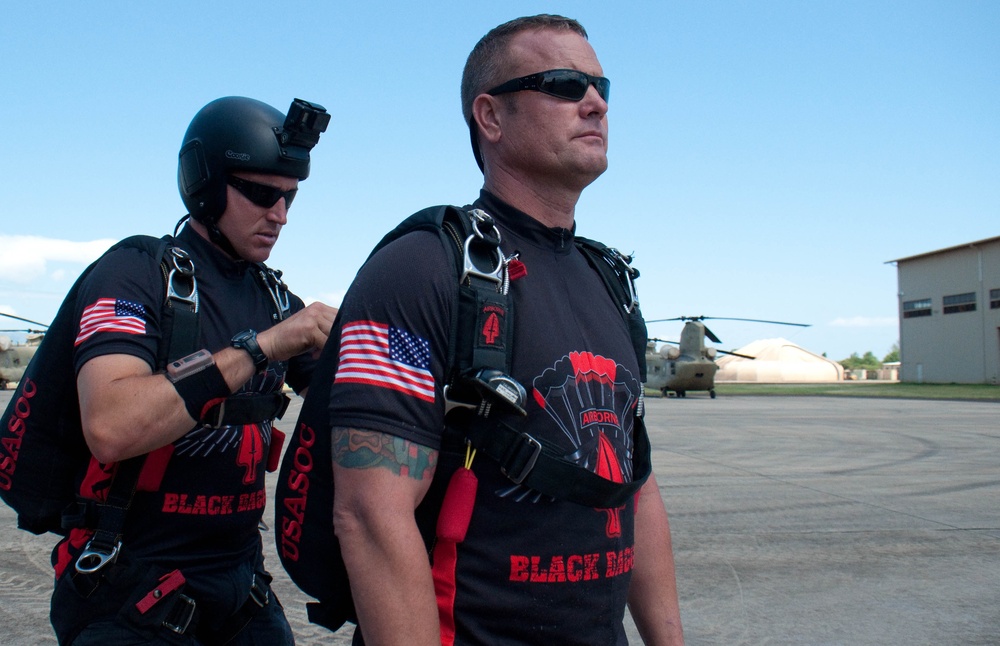 Black Daggers pierce the skies above Schofield Barracks