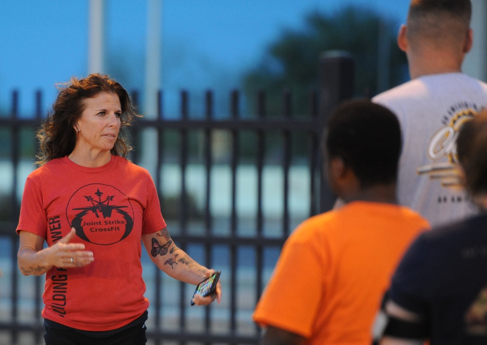 Luke hosts run clinic, maintains fit to fight Airmen