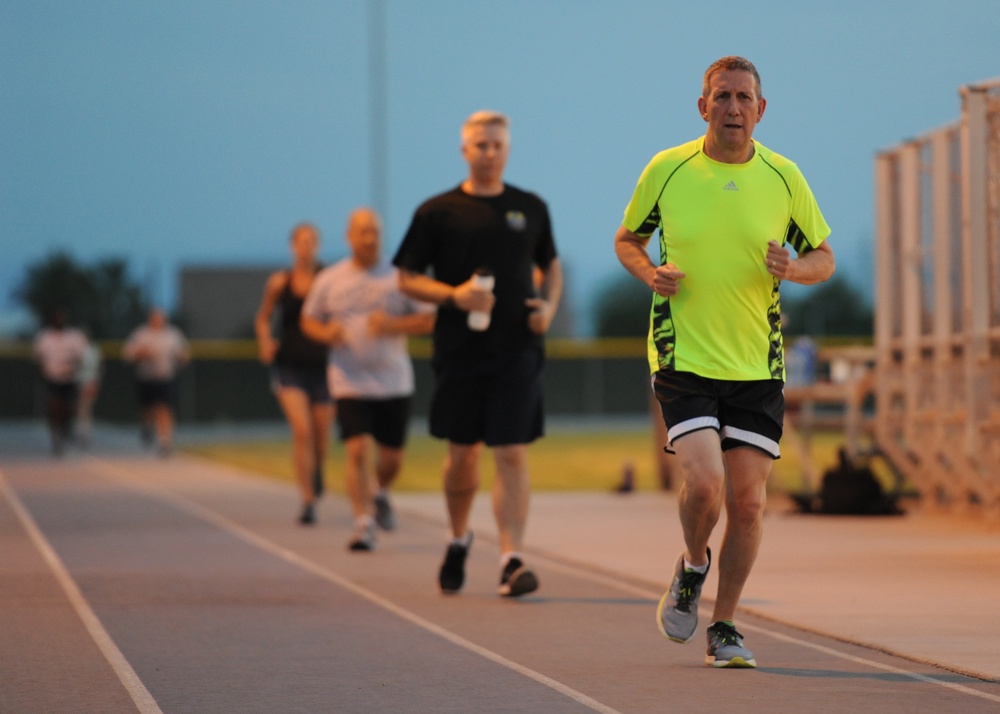 Luke hosts run clinic, maintains fit to fight Airmen