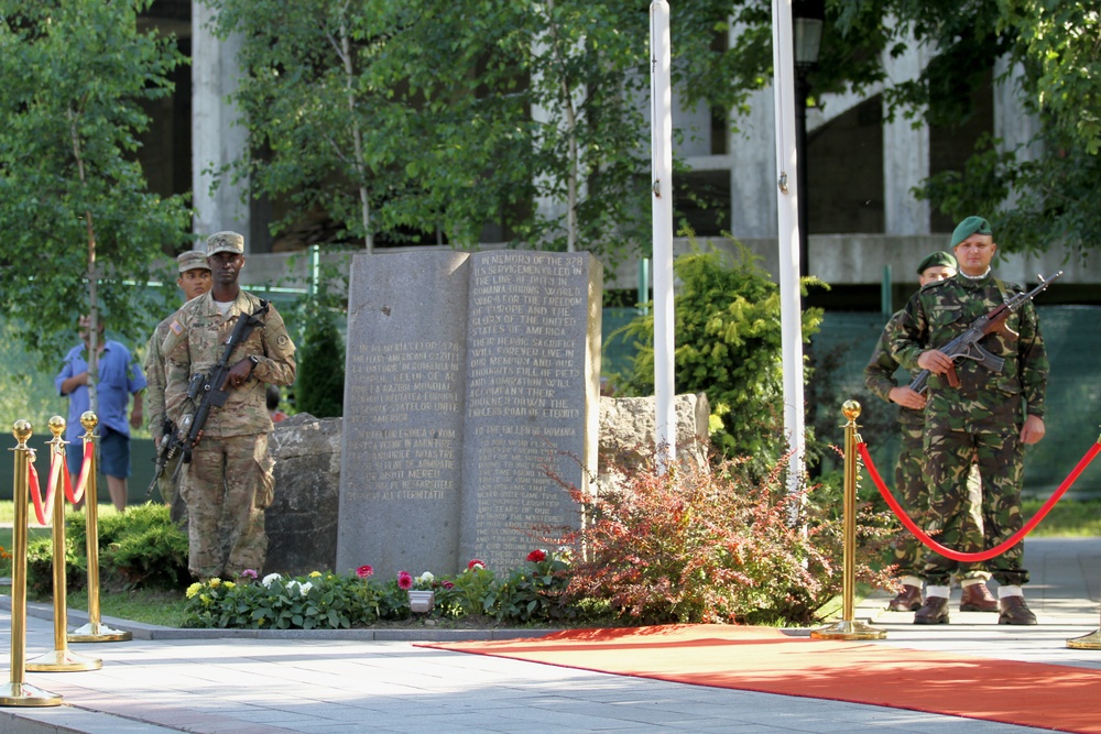 U.S. Army Reserve civil affairs soldiers host wreath laying ceremony with 2CR