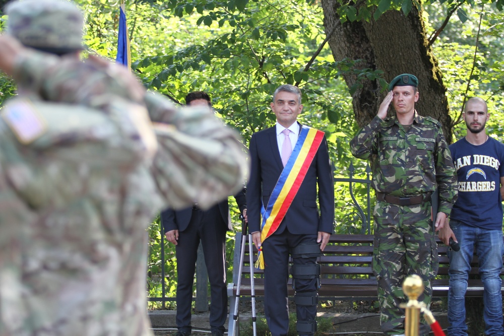 U.S. Army Reserve civil affairs soldiers host wreath laying ceremony with 2CR