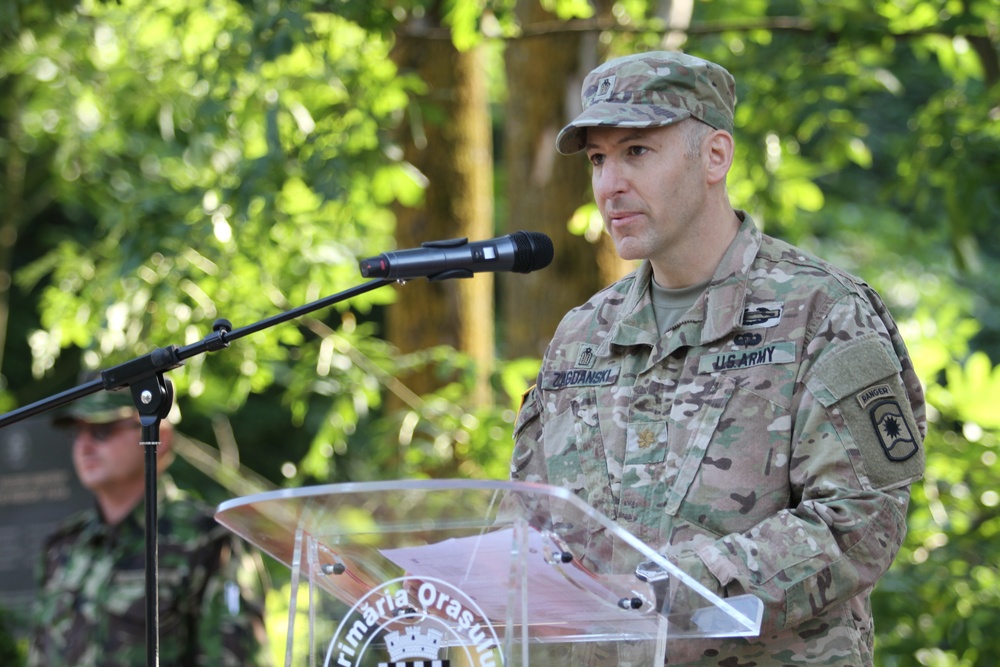 U.S. Army Reserve civil affairs soldiers host wreath laying ceremony with 2CR