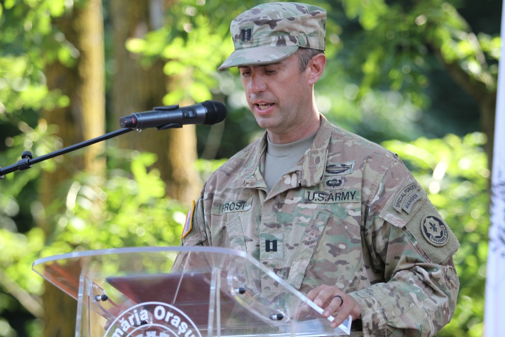 U.S. Army Reserve civil affairs soldiers host wreath laying ceremony with 2CR