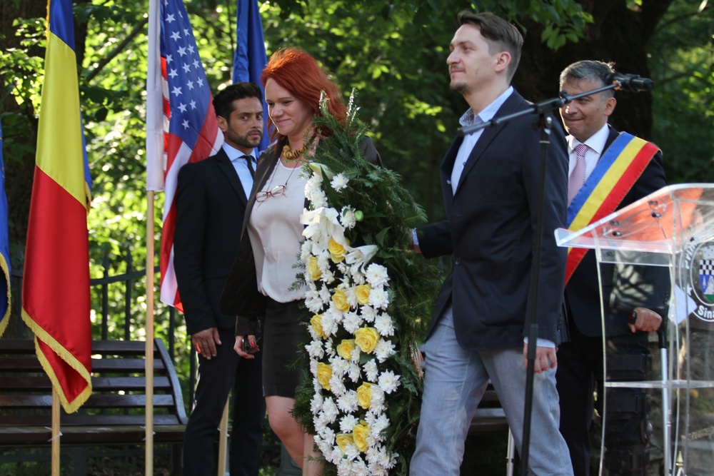 U.S. Army Reserve civil affairs soldiers host wreath laying ceremony with 2CR