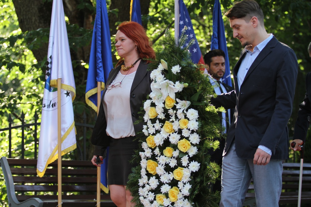 U.S. Army Reserve civil affairs soldiers host wreath laying ceremony with 2CR