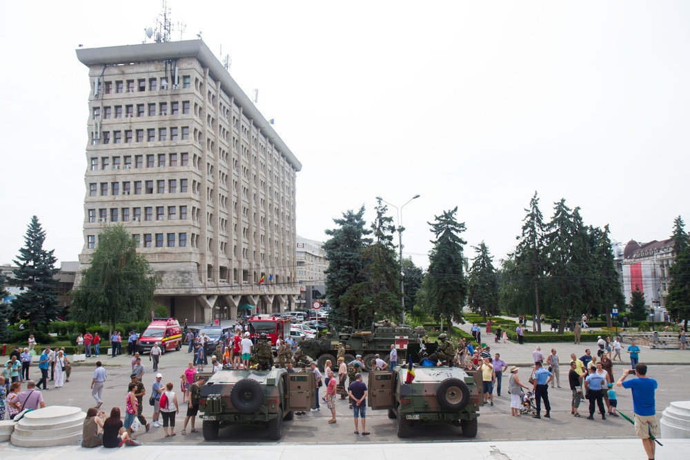 "Dragoons" roll strykers into city center for static display