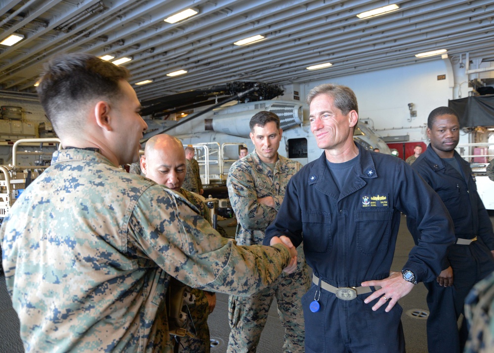 31st MEU presents static display for ESG 7 Commander