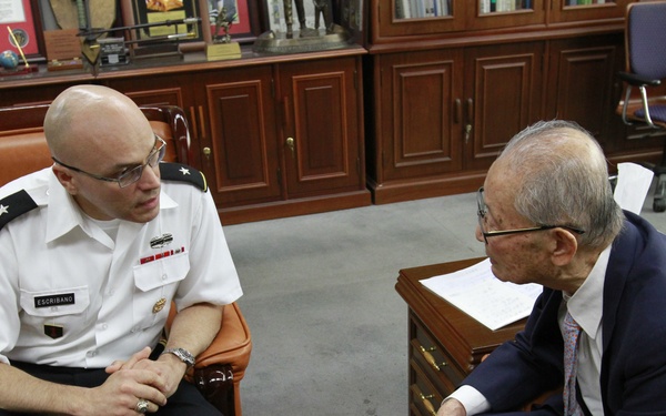 USFK J2 visits Korean War hero