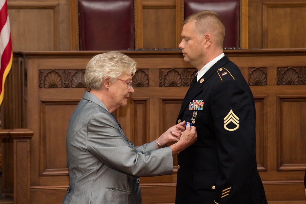 Governor Kay Ivey presents major awards to two Alabama National Guard Soldiers