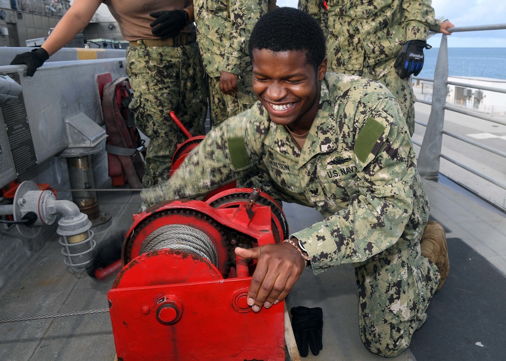 USNS Spearhead (T-EPF 1) Departs Key West