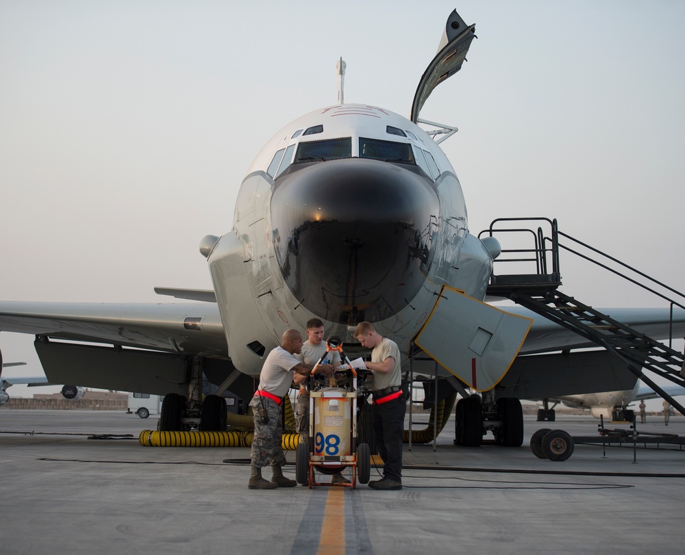763rd Expeditionary Aircraft Maintenance Unit works the line