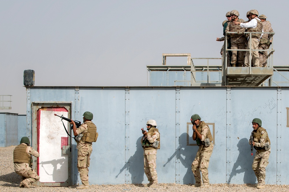 Spanish Lt. Gen. Martinez visits Besmaya Range Complex