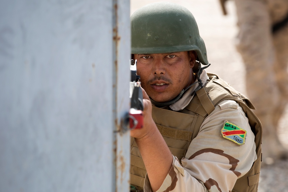 Spanish Lt. Gen. Martinez visits Besmaya Range Complex