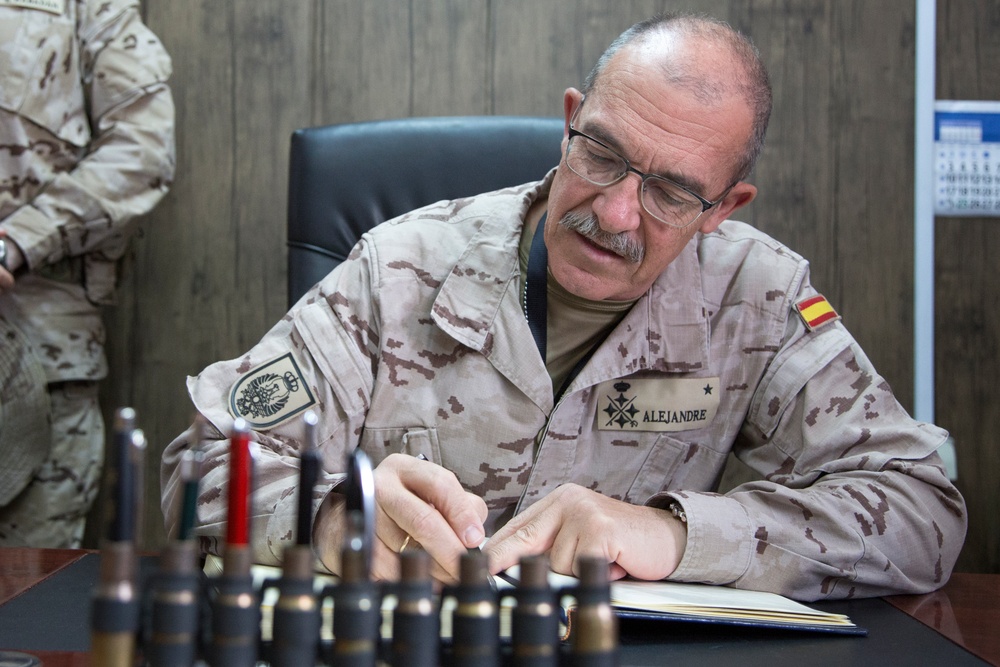 Spanish Lt. Gen. Martinez visits Besmaya Range Complex