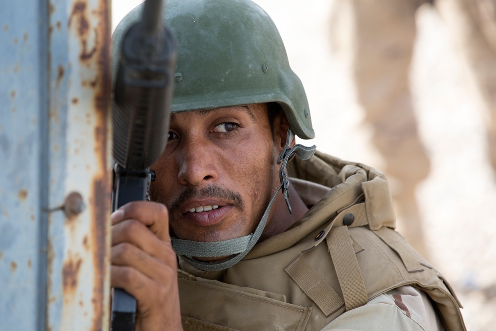 Spanish Ambassador and Generals visit the Besmaya Range Complex