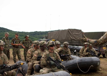 2d Cav Regt. engineers train on Zodiac boats