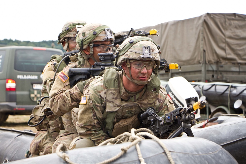 2d Cav Regt. engineers train on Zodiac boats
