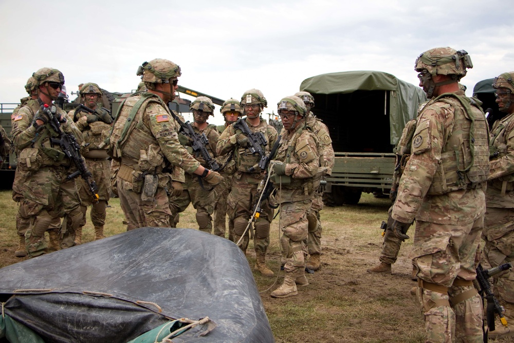 2d Cav Regt. engineers train on Zodiac boats