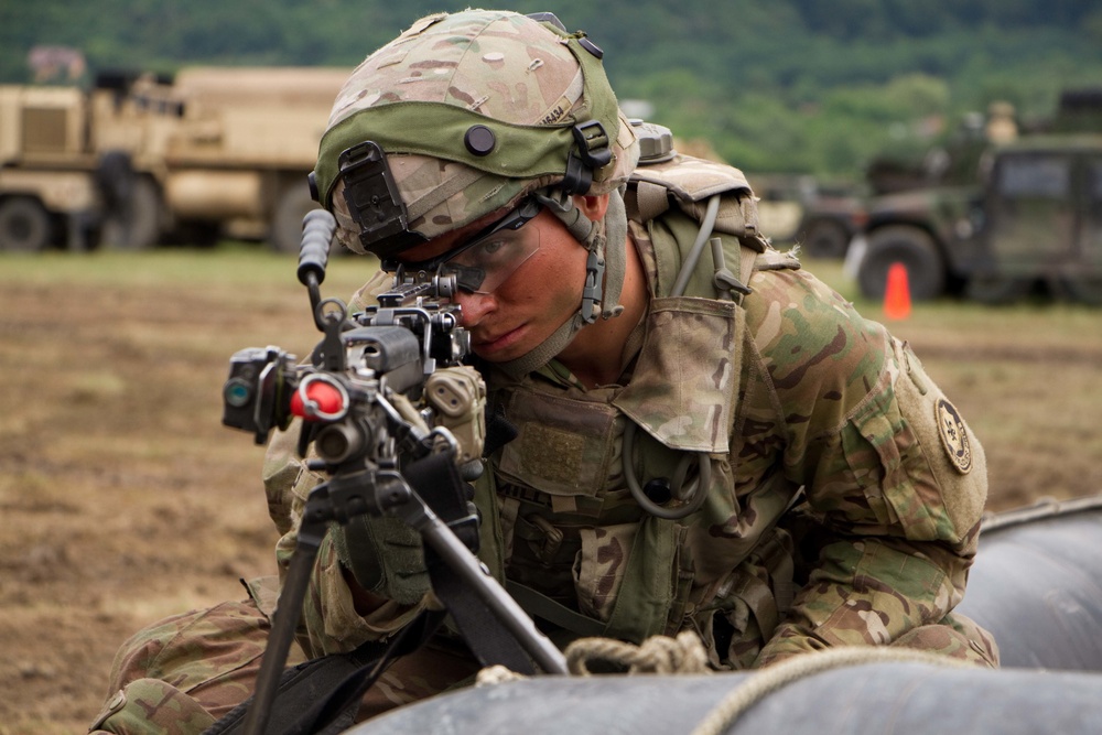 2d Cav Regt. engineers train on Zodiac boats