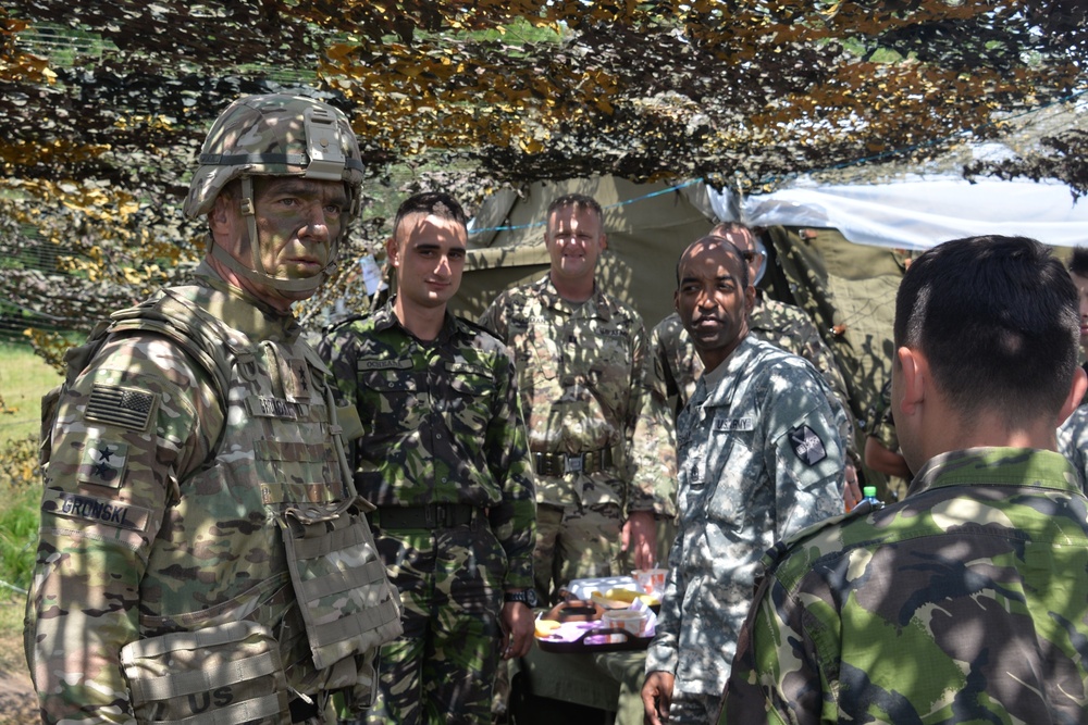 Maj. Gen. Gronski visits Soldiers during Saber Guardian 2017