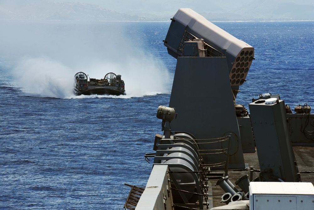 USS San Diego &amp; ACU-5 LCAC Ops at SUSTEX