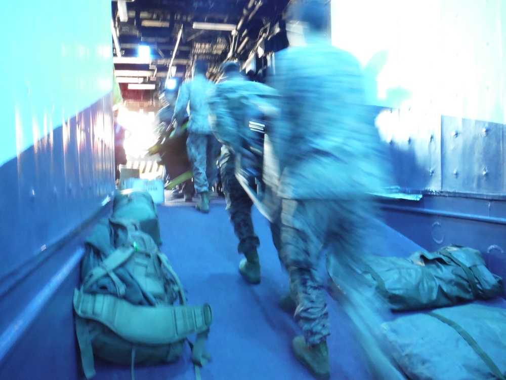 31st MEU Forward Command Element inserts ashore during Talisman Saber 17