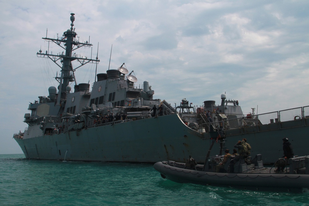 USS Carney trains with U.S. Naval Special Warfare Operators at Sea Breeze 17