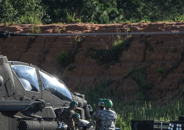 Soldiers arm aircraft during annual training