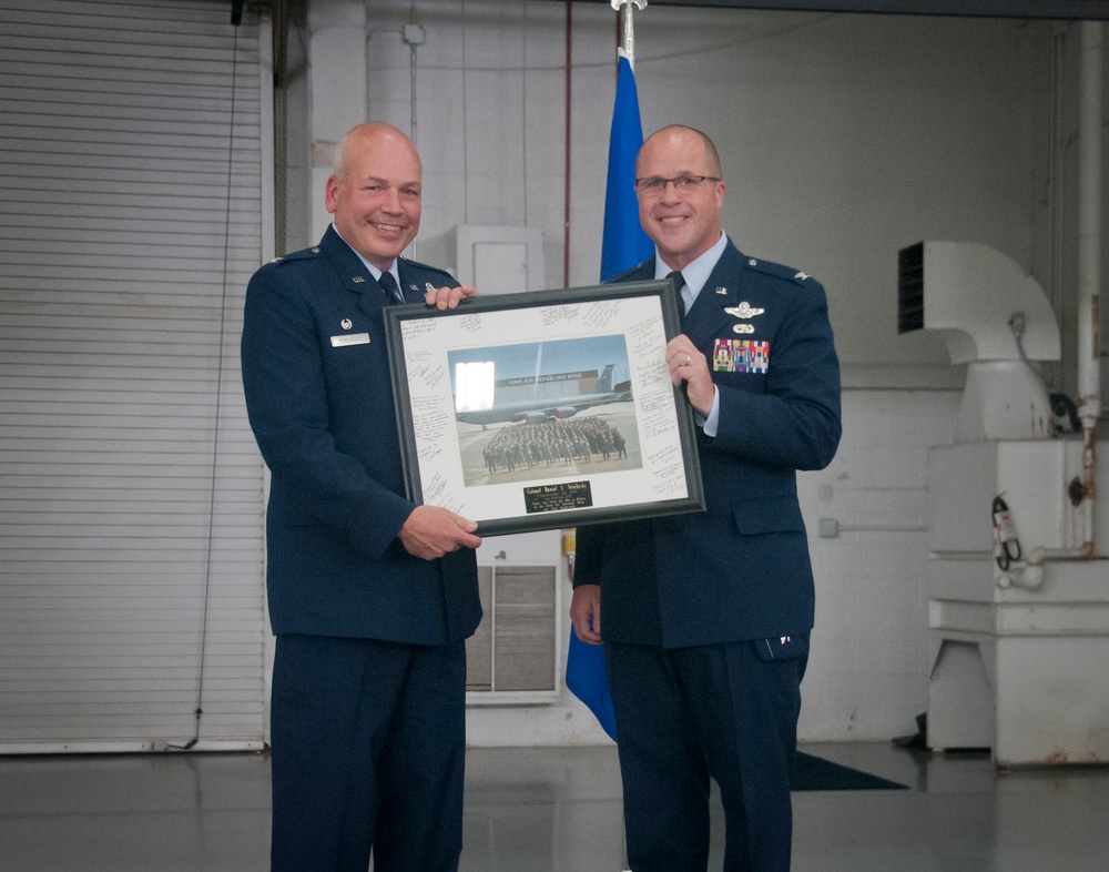 Col. Locke Assumes Command of 128th ARW