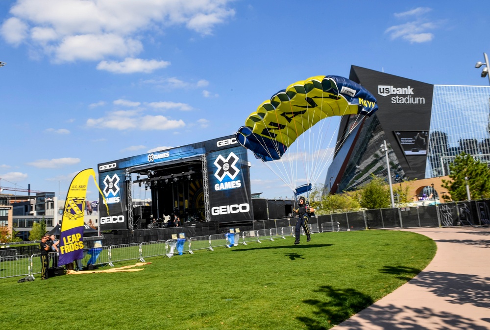 DVIDS Images The Leap Frogs Jump Into the Summer X Games [Image 5