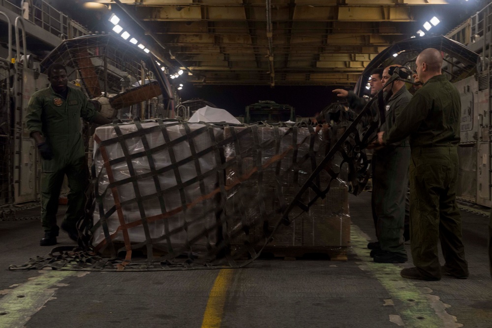 USS Bonhomme Richard (LHD 6) LCAC Operations