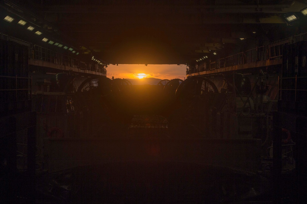 USS Bonhomme Richard (LHD 6) LCAC Operations
