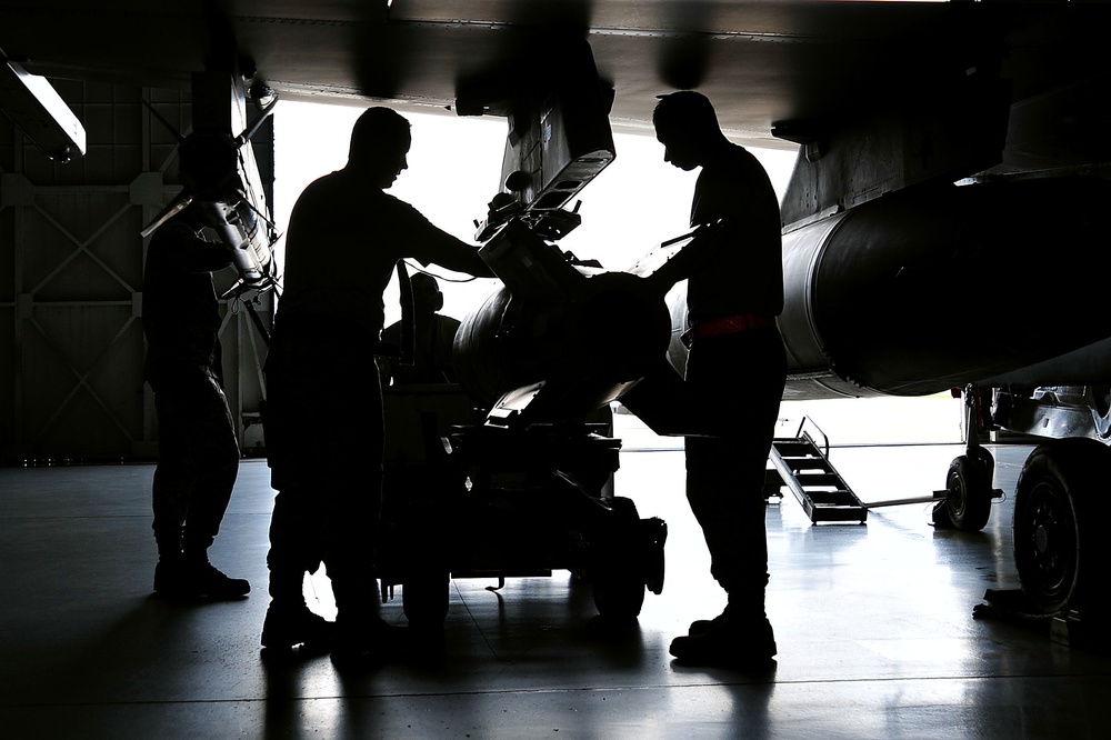 Airmen practice safe munitions loading, unloading