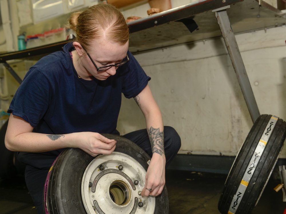 Sailor Builds Tire