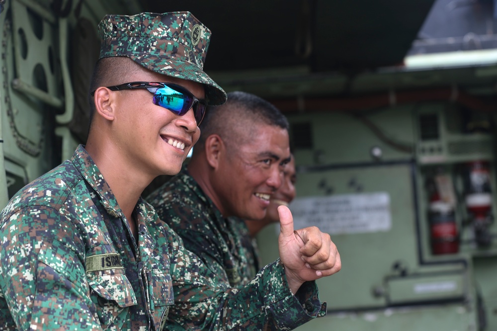 Philippine Marines train on American base for first time ever