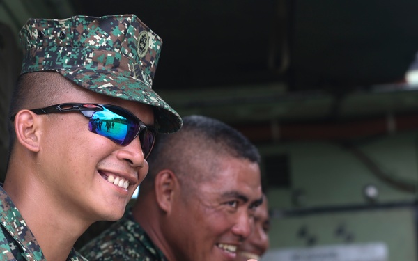 Philippine Marines train on American base for first time ever