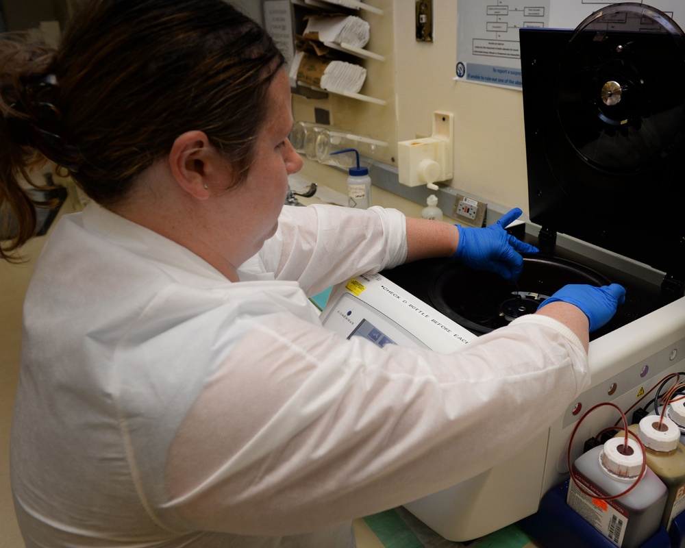 Lab techs identify cultures' to diagnose health conditions