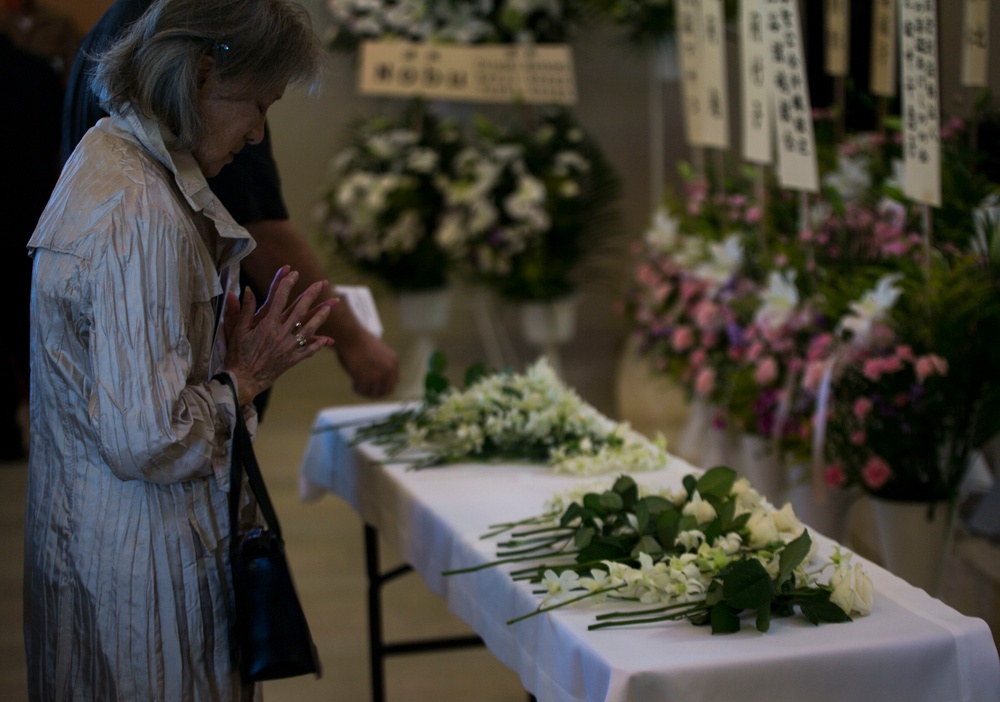 USO holds Memorial Service for Retired Marine Master Sergeant