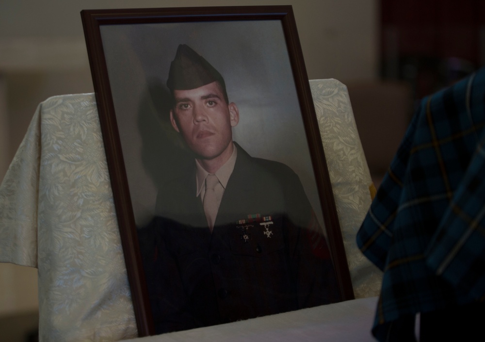 USO holds Memorial Service for Retired Marine Master Sergeant