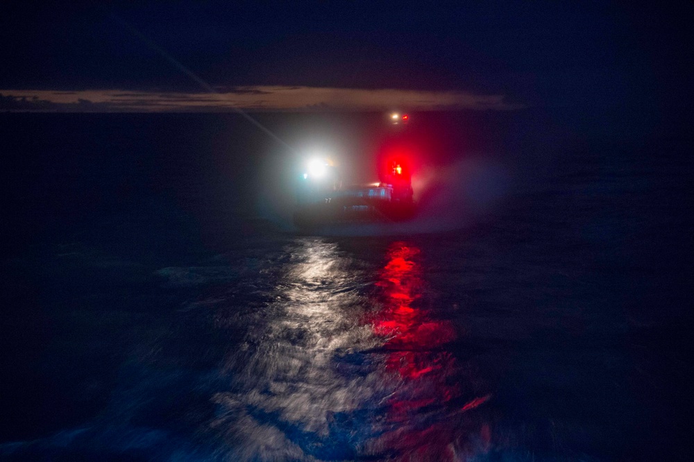 USS Bonhomme Richard (LHD 6) LCAC Operations