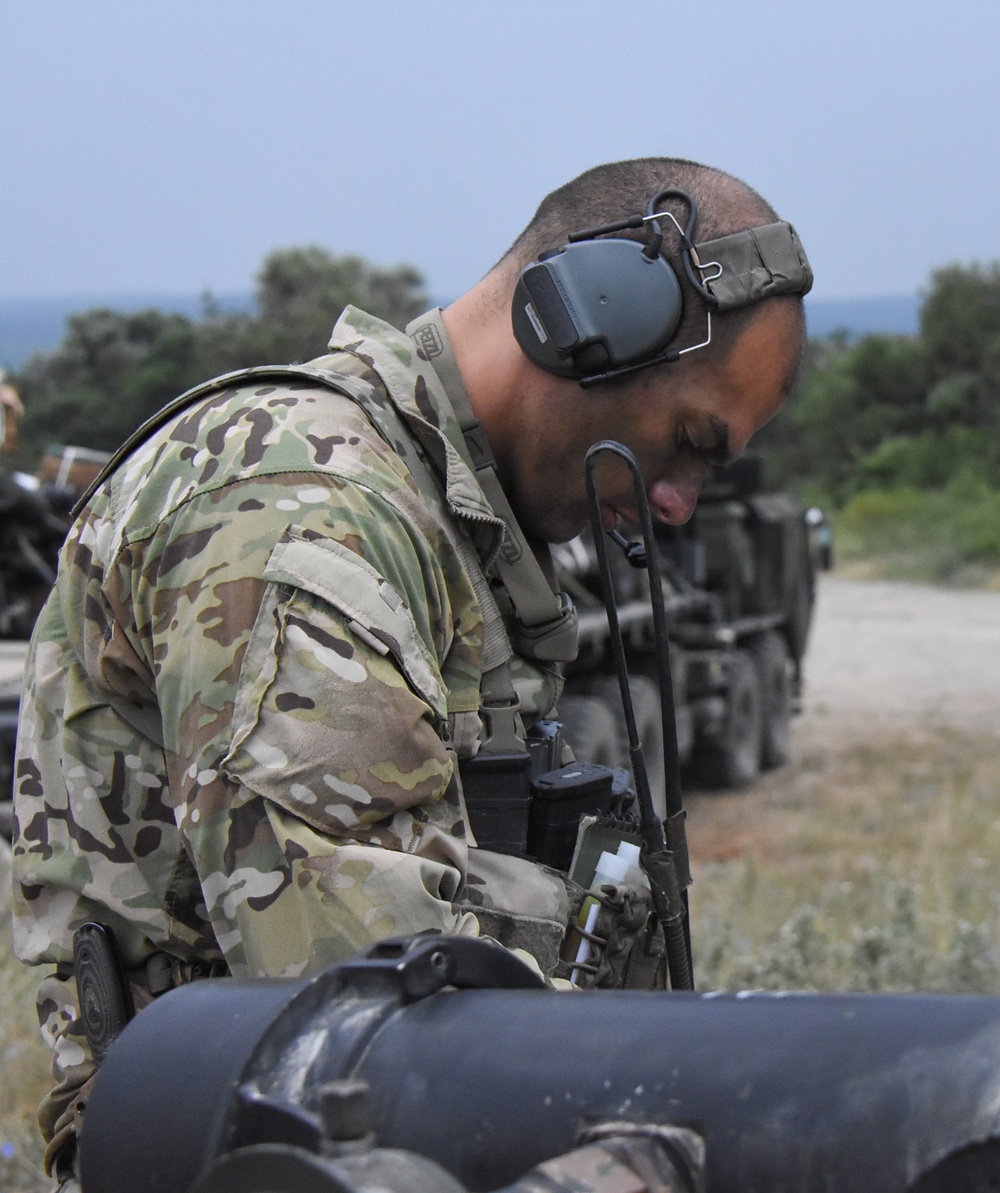 173rd Airborne Brigade moves Howitzers to Bezmer Airbase