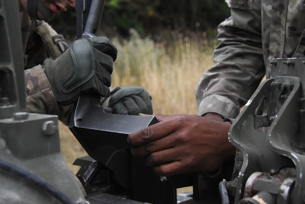 173rd Airborne Brigade moves Howitzers to Bezmer Airbase