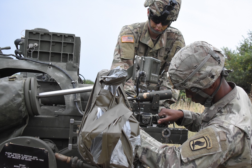 173rd Airborne Brigade moves Howitzers to Bezmer Airbase