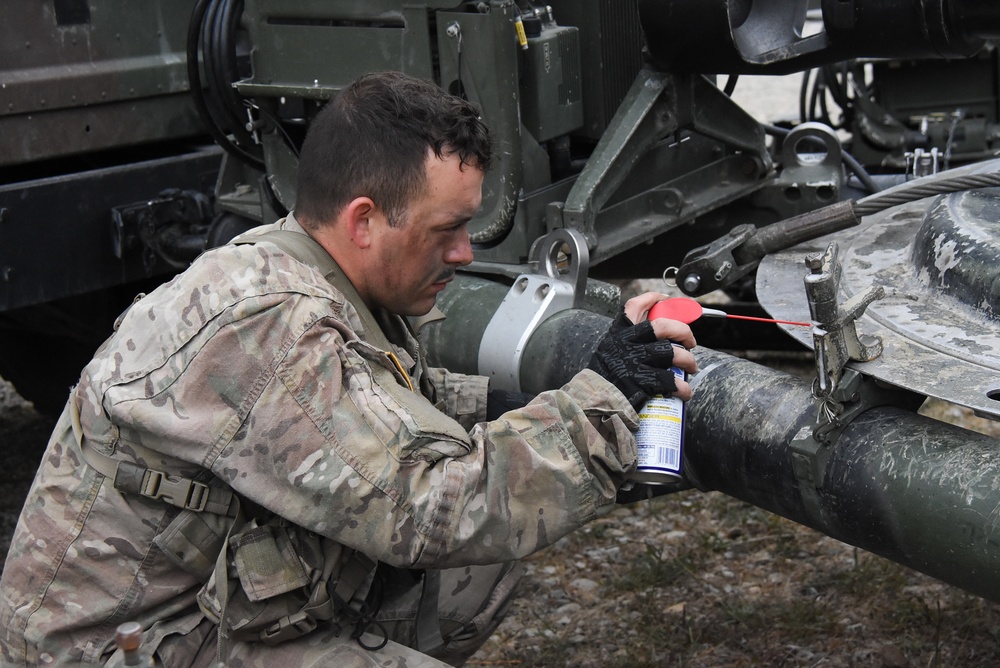 173rd Airborne Brigade moves Howitzers to Bezmer Airbase