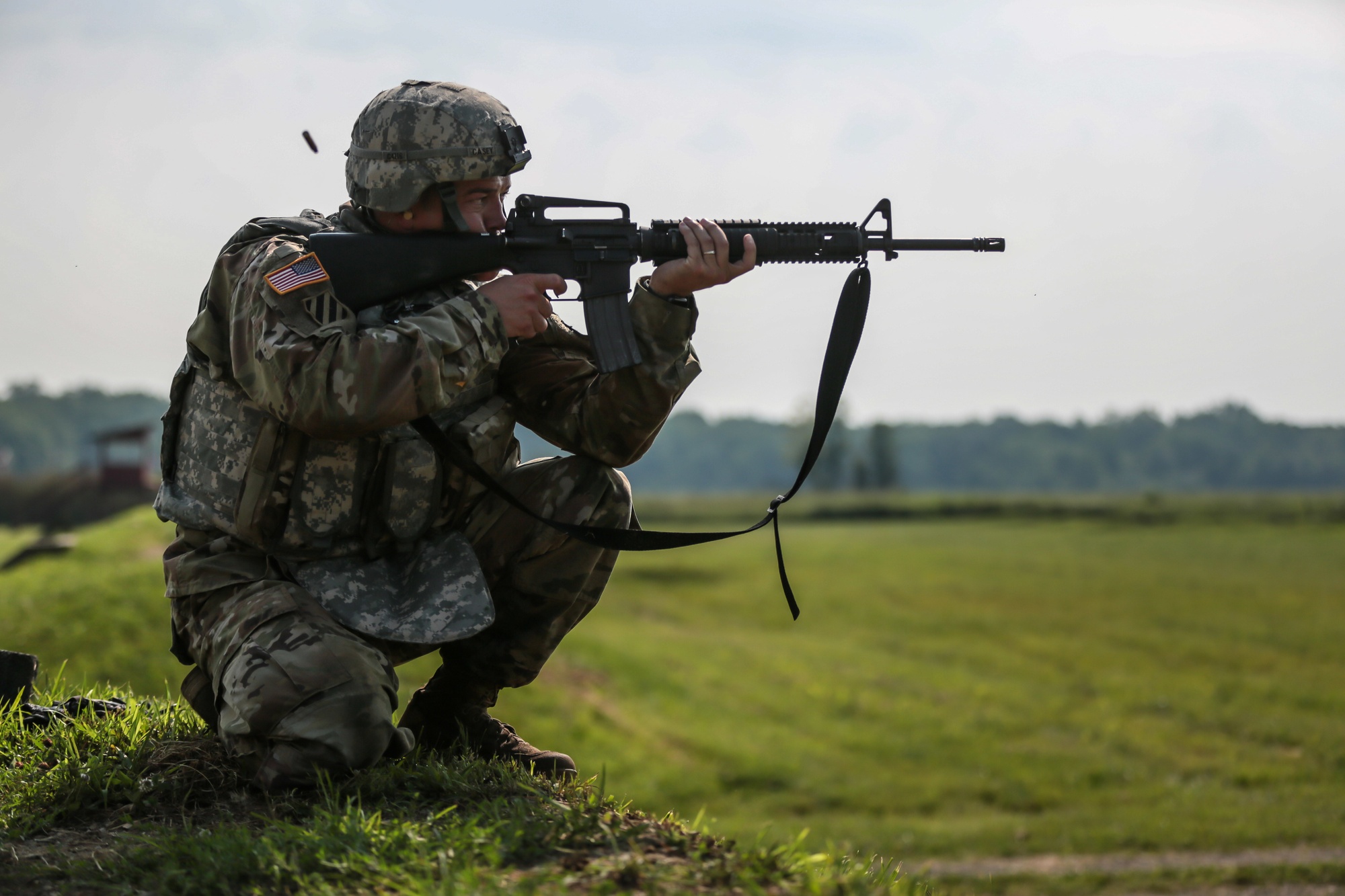 Figurine King & Country TF013 – Para à Genoux Avec M16A2 Et M203 – Plomb Peint, Neuve