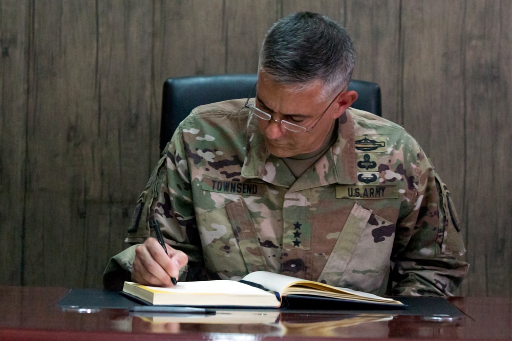 Lt. Gen. Townsend visits the Besmaya Range Complex